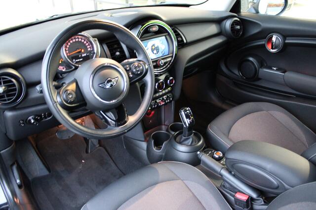 Mini ONE Hatchback Pepper Automaat / LED / Park Assistant / Stoelverwarming /