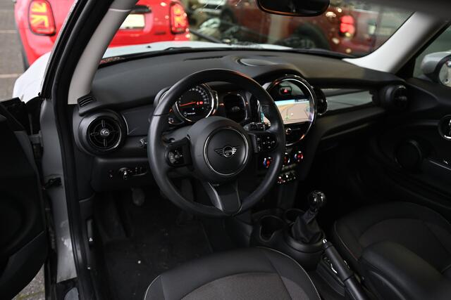 Mini ONE Hatchback / Essential / LED / Navigatie / Airconditioning / Cruise Control