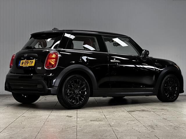 Mini ONE Mini 1.5 Business Edition /LED Koplampen /LEDER! /Keyless GO /Apple + Android /DAB+! /Navi /Airco /Cruise /Elek. pakket /Bluetooth /Regensensor /16"LMV /PDC /LED Dagrijverl.