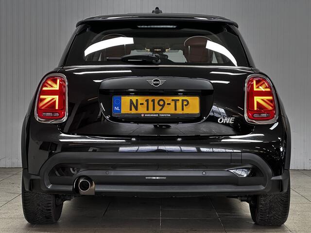 Mini ONE Mini 1.5 Business Edition /LED Koplampen /LEDER! /Keyless GO /Apple + Android /DAB+! /Navi /Airco /Cruise /Elek. pakket /Bluetooth /Regensensor /16"LMV /PDC /LED Dagrijverl.