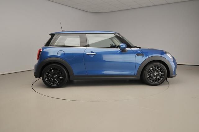 Mini ONE 3-deurs Classic / Sportstoelen / PDC / Climate / Navigatie / Alu wielen 16 inch black