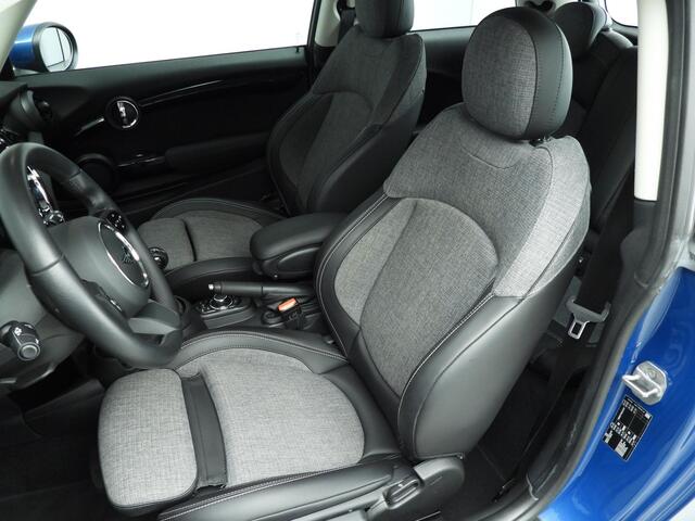 Mini ONE 3-deurs Classic / Sportstoelen / PDC / Climate / Navigatie / Alu wielen 16 inch black