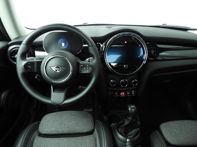 Mini ONE 3-deurs Classic / Sportstoelen / PDC / Climate / Navigatie / Alu wielen 16 inch black