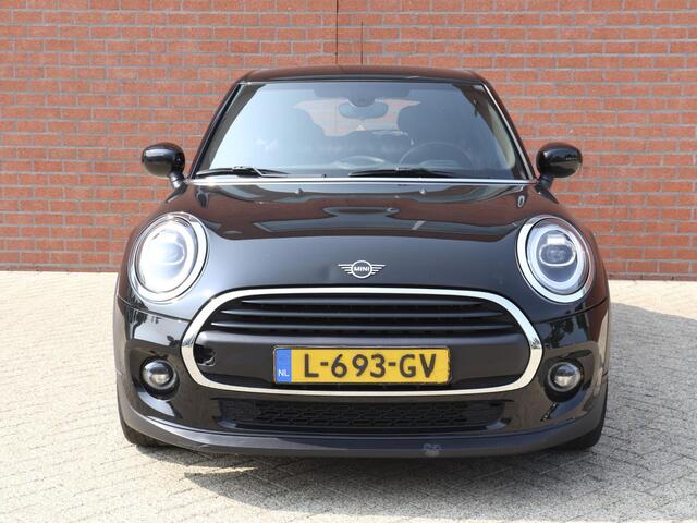 Mini ONE 1.5 5-DRS Automaat Business Edition Navigatie PDC Cruise Control Airco 17" Lichtmetalen velgen 5-Deurs