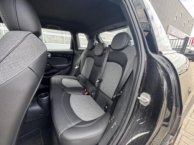 Mini ONE 5-Deurs 1.5 Business Edition | Navigatie | Carplay | Leer/stof bekleding
