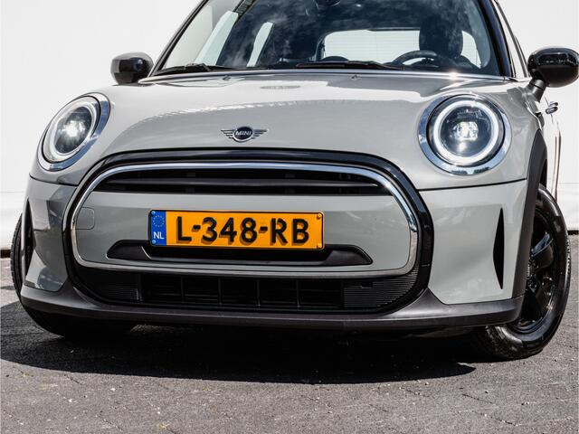 Mini ONE 5-Deurs 1.5 Essential Full map navigatie/ Climate control/ DAB+/ Carplay/ Cruise control