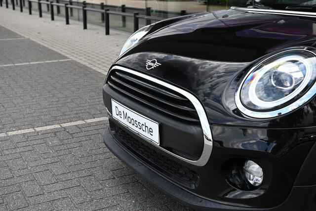 Mini ONE Hatchback / Comfort Access / LED / Achteruitrijcamera / 16" LM Victory Spoke zwart