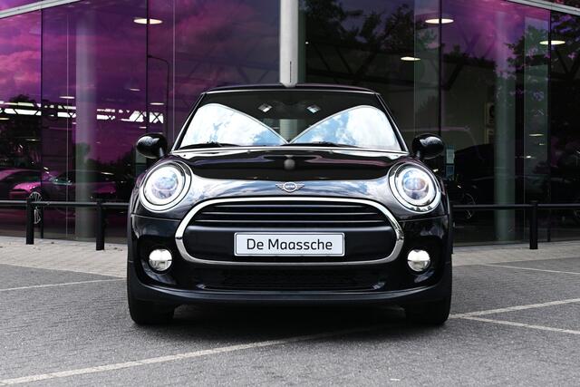 Mini ONE Hatchback / Comfort Access / LED / Achteruitrijcamera / 16" LM Victory Spoke zwart