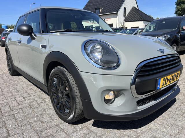 Mini ONE 5-Deurs 1.5 Business Edition CarPlay/Cruise control/Airco/pdc/Navigatie/Nieuwstaat/100% dealer onderhouden