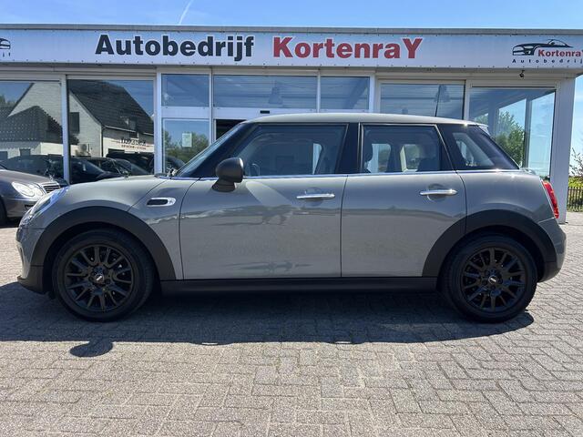 Mini ONE 5-Deurs 1.5 Business Edition CarPlay/Cruise control/Airco/pdc/Navigatie/Nieuwstaat/100% dealer onderhouden