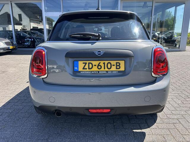 Mini ONE 5-Deurs 1.5 Business Edition CarPlay/Cruise control/Airco/pdc/Navigatie/Nieuwstaat/100% dealer onderhouden