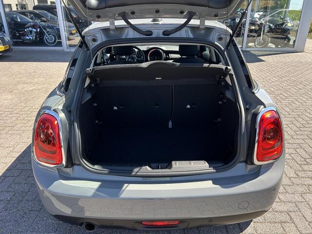 Mini ONE 5-Deurs 1.5 Business Edition CarPlay/Cruise control/Airco/pdc/Navigatie/Nieuwstaat/100% dealer onderhouden