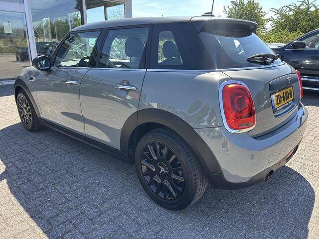 Mini ONE 5-Deurs 1.5 Business Edition CarPlay/Cruise control/Airco/pdc/Navigatie/Nieuwstaat/100% dealer onderhouden
