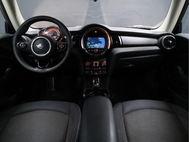 Mini ONE 3-Deurs 1.5 Salt [APPLE CARPLAY, CRUISE CONTROL, SPORT STUUR LEDER, NAVIGATIE, AIRCO, START STOP SYSTEEM, MIDNIGHTBLACK METAAL LAK, ALARMKLASSE 3, NIEUWSTAAT]