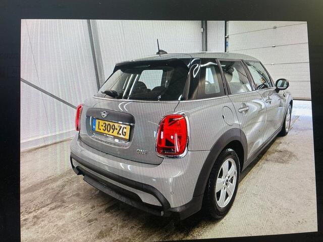 Mini ONE 5-Deurs 1.5 Essential NAVI / PDC / CLIMA / CRUISE / LMV