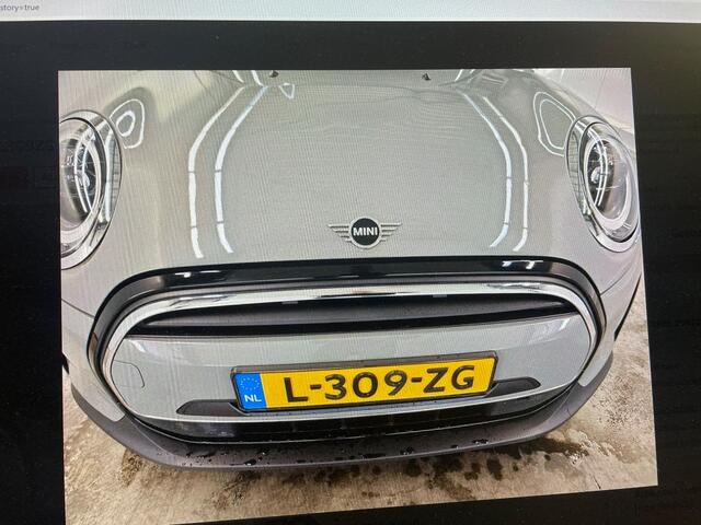 Mini ONE 5-Deurs 1.5 Essential NAVI / PDC / CLIMA / CRUISE / LMV
