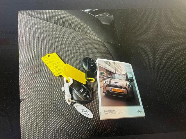 Mini ONE 5-Deurs 1.5 Essential NAVI / PDC / CLIMA / CRUISE / LMV