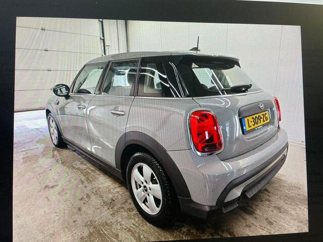 Mini ONE 5-Deurs 1.5 Essential NAVI / PDC / CLIMA / CRUISE / LMV
