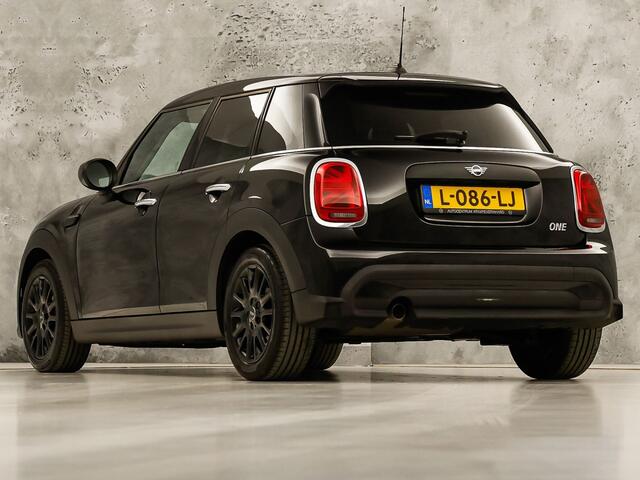 Mini ONE 1.5 Essential (VIRTUAL COCKPIT, BLACK PACK, APPLE CARPLAY, GROOT NAVI, UNION JACK ACHTERLICHTEN, SPORTSTOELEN, GETINT GLAS, CRUISE, LED KOPLAMPEN, NIEUWSTAAT) – foto 3