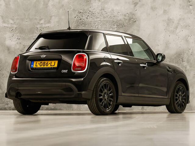 Mini ONE 1.5 Essential (VIRTUAL COCKPIT, BLACK PACK, APPLE CARPLAY, GROOT NAVI, UNION JACK ACHTERLICHTEN, SPORTSTOELEN, GETINT GLAS, CRUISE, LED KOPLAMPEN, NIEUWSTAAT) – foto 5