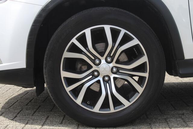 Mitsubishi ASX 1.6 Cleartec Connect Pro Navigatie/Achteruitrijcamera/Cruise control/Keyless/Apple carplay/Climate control/Radio-CD speler/18'' Lichtmetalen velgen.