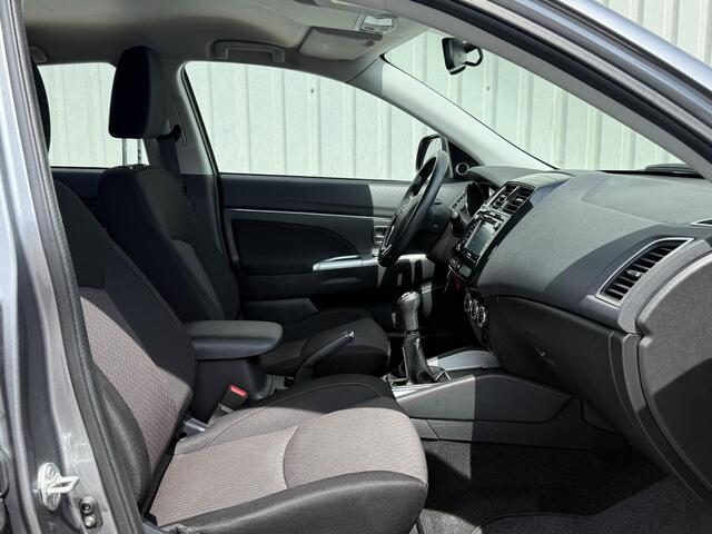 Mitsubishi ASX 1.6 Cleartec Connect Pro / Trekhaak 1.200 KG Trekgewicht / Lichtmetalen Velgen / Navigatie / Cruise Control / Privacy Glass / Achteruitrijcamera / Parkeersensoren / Apple CarPlay & Android Auto /