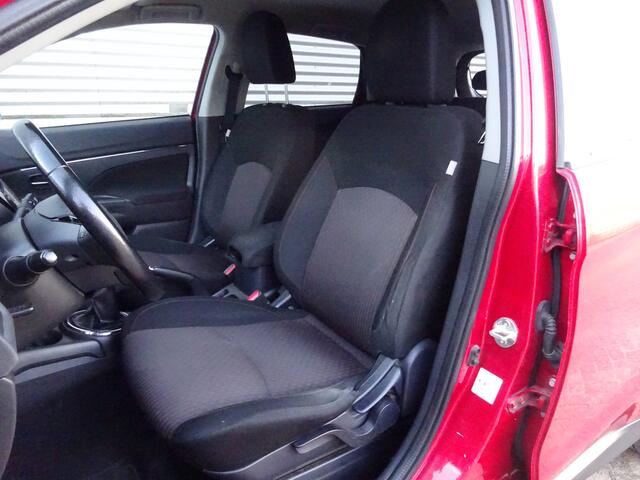 Mitsubishi ASX 1.6 CARPLAY TREKHAAK ALL SEASONBANDEN 1.200 KG TREKKEN