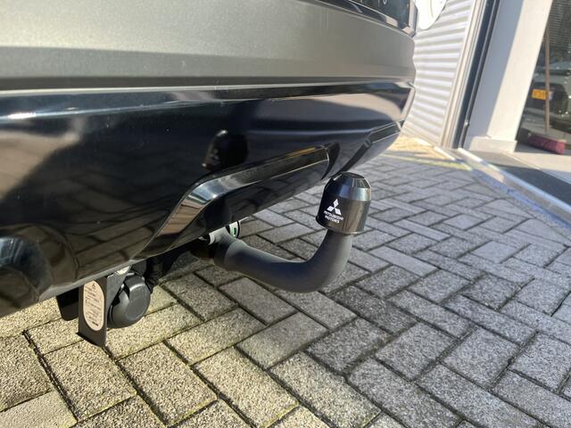 Mitsubishi ECLIPSE 2.4 PHEV Black edition Afneembare Trekhaak/ Navi / Camera