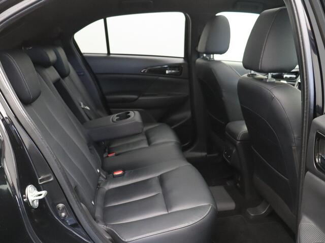 Mitsubishi ECLIPSE Cross 2.4 PHEV Instyle | Panorama dak | Stoelverwarming voor & achter | Lederen bekleding |