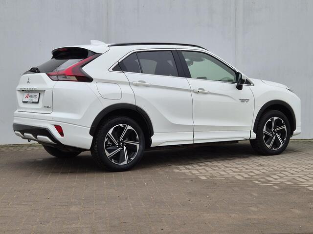Mitsubishi ECLIPSE Cross 2.4 PHEV Prestige Automaat / Plug-in / Trekgewicht 1500 kg / Apple Carplay Android Auto / Adaptief cruise control / Glazen schuif- en kanteldak / Stuur-, Stoel en Achterbankverwarming /