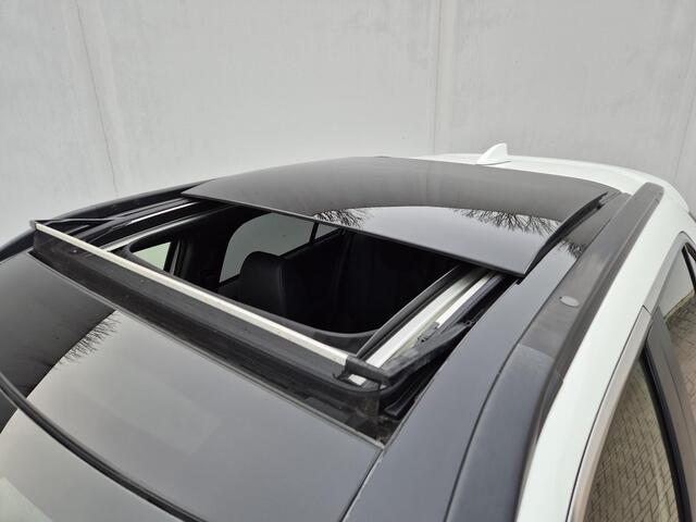 Mitsubishi ECLIPSE Cross 2.4 PHEV Prestige Automaat / Plug-in / Trekgewicht 1500 kg / Apple Carplay Android Auto / Adaptief cruise control / Glazen schuif- en kanteldak / Stuur-, Stoel en Achterbankverwarming /