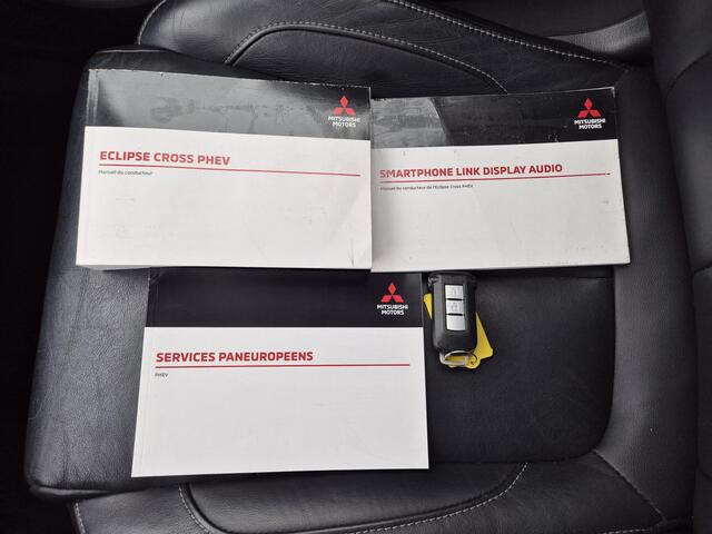 Mitsubishi ECLIPSE Cross 2.4 PHEV Prestige Automaat / Plug-in / Trekgewicht 1500 kg / Apple Carplay Android Auto / Adaptief cruise control / Glazen schuif- en kanteldak / Stuur-, Stoel en Achterbankverwarming /
