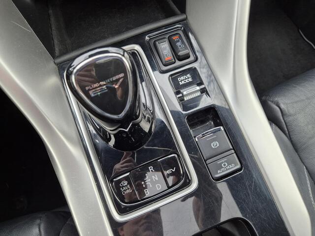 Mitsubishi ECLIPSE Cross 2.4 PHEV Prestige Automaat / Plug-in / Trekgewicht 1500 kg / Apple Carplay Android Auto / Adaptief cruise control / Glazen schuif- en kanteldak / Stuur-, Stoel en Achterbankverwarming /