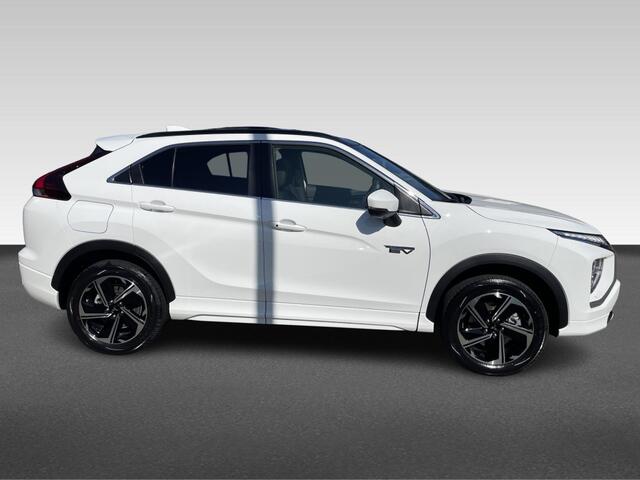 Mitsubishi ECLIPSE Cross 2.4 PHEV Instyle VAN ¤ 47.990,- VOOR ¤ 39.930,-