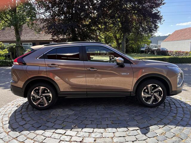 Mitsubishi ECLIPSE Cross 2.4 PHEV Intense+