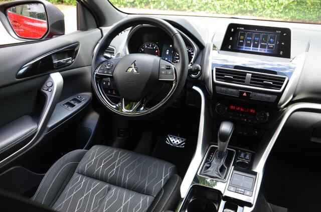 Mitsubishi ECLIPSE Cross 1.5 DI-T Black Edition Automaat/Ecc/Cr-Controle/Pdc/Apple Carplay/Privacy-Glass/18-Inch Lmv/Stoelverwarming/Rondomzicht-Camera/Led/Key-Les Entry
