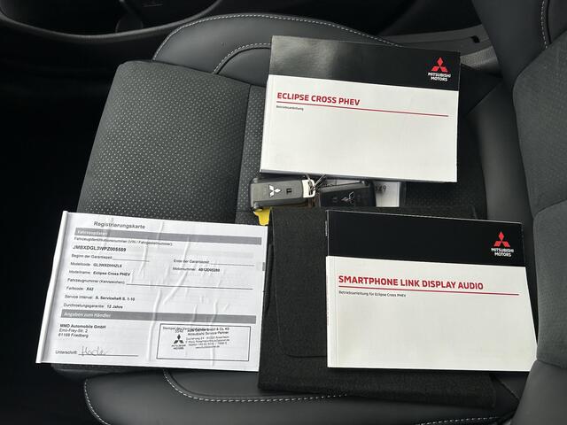 Mitsubishi ECLIPSE Cross 2.4 PHEV Executive / 8 JAAR GARANTIE vanaf nieuw / Adaptieve Cruise Control / 1500kg Trekgewicht / Dodehoek / Climate / Camera /