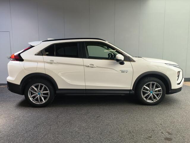 Mitsubishi ECLIPSE Cross 2.4 PHEV Intense Rijklaar + 12 maanden Bovag-garantie Henk Jongen Auto's in Helmond, al 50 jaar service zoals 't hoort!