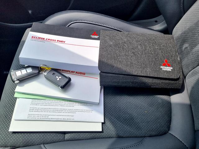 Mitsubishi ECLIPSE Cross 2.4 PHEV Black Edition S-AWC 4WD Automaat / Origineel NL / 1500KG Trekgewicht / Rondomzicht Camera / Stuur- en Stoelverwarming voor en achter / Navigatie full map / Cruise Control Adaptief