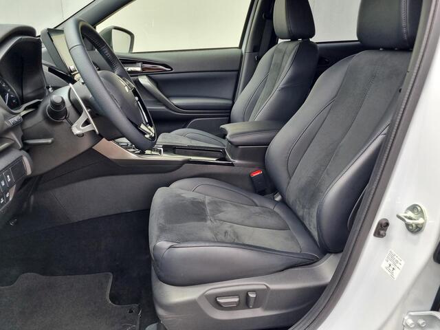 Mitsubishi ECLIPSE Cross 2.4 PHEV Black Edition S-AWC 4WD Automaat / Origineel NL / 1500KG Trekgewicht / Rondomzicht Camera / Stuur- en Stoelverwarming voor en achter / Navigatie full map / Cruise Control Adaptief