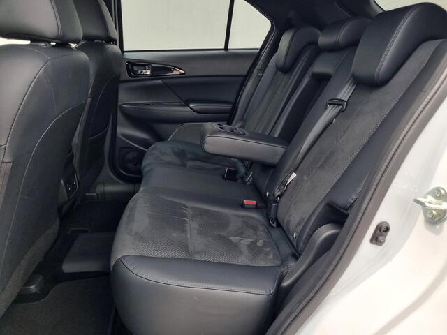 Mitsubishi ECLIPSE Cross 2.4 PHEV Black Edition S-AWC 4WD Automaat / Origineel NL / 1500KG Trekgewicht / Rondomzicht Camera / Stuur- en Stoelverwarming voor en achter / Navigatie full map / Cruise Control Adaptief