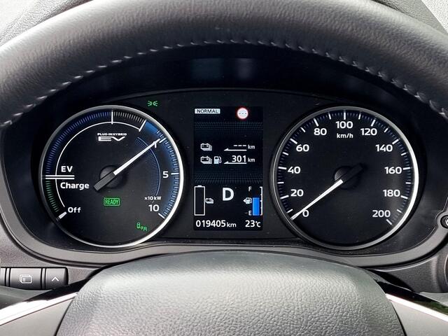Mitsubishi ECLIPSE Cross 2.4 PHEV Black Edition S-AWC 4WD Automaat / Origineel NL / 1500KG Trekgewicht / Rondomzicht Camera / Stuur- en Stoelverwarming voor en achter / Navigatie full map / Cruise Control Adaptief