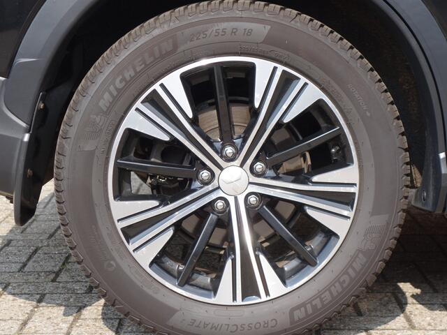 Mitsubishi ECLIPSE Cross 1.5 CVT First Edition | trekhaak | all-season banden