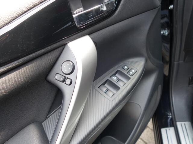 Mitsubishi ECLIPSE Cross 1.5 CVT First Edition | trekhaak | all-season banden