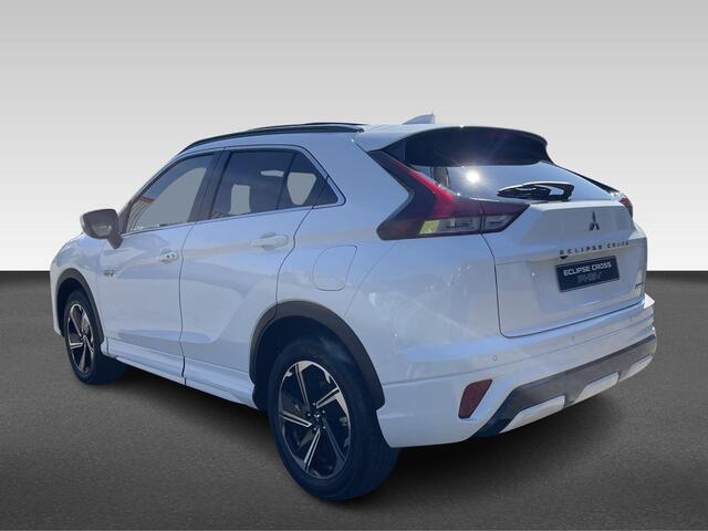Mitsubishi ECLIPSE Cross 2.4 PHEV Instyle VAN ¤ 47.990,- VOOR ¤ 39.930,-