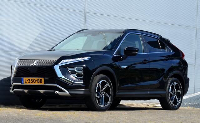 Mitsubishi ECLIPSE Cross PHEV 2.4 FIRST EDITION 4WD | PLUG IN HYBRID | ADAPTIEF CRUISE | TREKHAAK 1500KG | FABRIEKSGARANTIE TOT 09-04-2029* | ALL IN RIJKLAARPRIJS