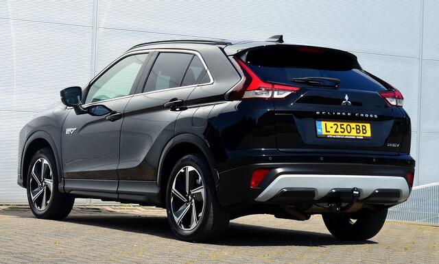 Mitsubishi ECLIPSE Cross PHEV 2.4 FIRST EDITION 4WD | PLUG IN HYBRID | ADAPTIEF CRUISE | TREKHAAK 1500KG | FABRIEKSGARANTIE TOT 09-04-2029* | ALL IN RIJKLAARPRIJS