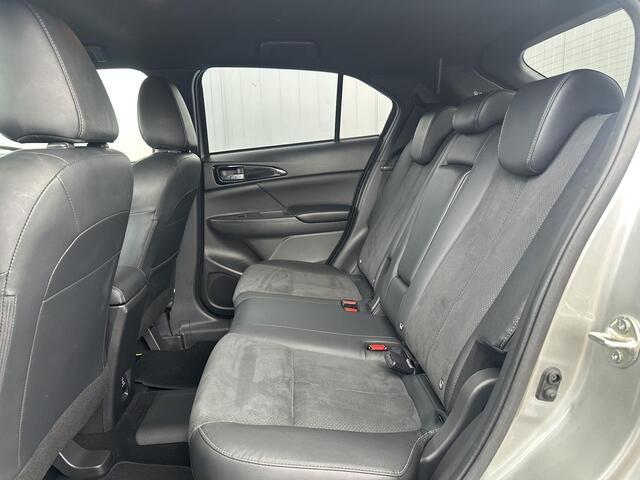 Mitsubishi ECLIPSE Cross 2.4 PHEV Instyle / Trekhaak / Stoelverwarming / Navigatie / Keyless Entry