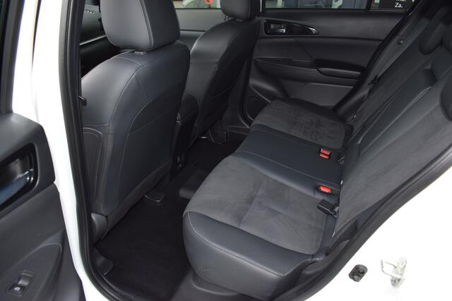 Mitsubishi ECLIPSE Cross 2.4i PHEV Intense+ 4WD Automaat | Climate Control | Cruise Control | Navigatie | Camera | StoelVerwarming | Trekhaak | 8jr.Garantie