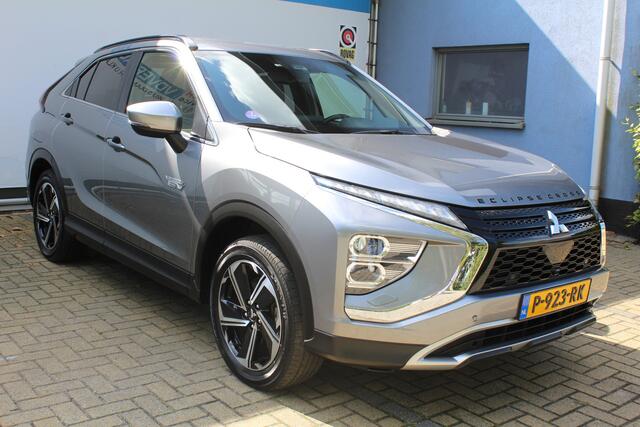 Mitsubishi ECLIPSE Cross 2.4 PHEV Intense+ | Incl. 12 maanden Garantie | Achteruitrijcamera | Parkeersensoren V+A | Trekhaak | Keyless entry/start | Cruise controle | Stoelverwarming | Elektrisch verstelbare stoel | Apple Carplay/Android Auto | Climate controle | Navigatie 